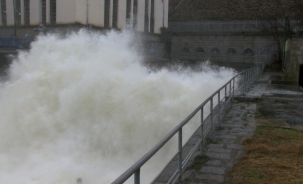 Нивото на яз. Копринка спада. Остава тежко положението в Елхово и Ямбол