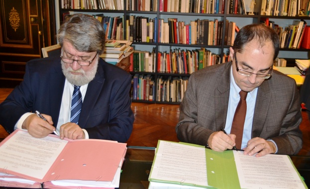 Министър Рашидов подписа договор за първата българска изложба в Лувъра 