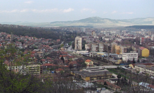 Перничани на протест заради фалита на общината 