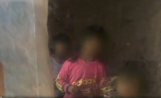 ДАЗД отведе три оставени под катинар деца, докато родителите им ровят по сметищата