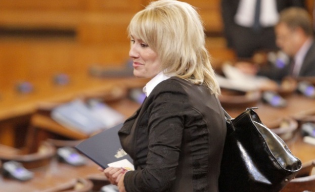 Съседи гонят Анна Баракова от депутатския апартамент