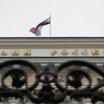 Ръст на рублата след като Центробанк повиши драстично лихвата до 17% в отчаян опит да спре срива на местната валута