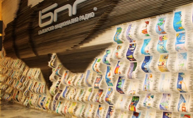 БНР показва най-дългата коледна картичка