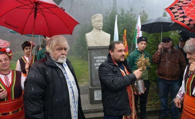 Откриха паметник на капитан Петко войвода в Сливен 