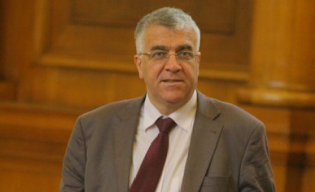 Гечев към Цветанов: Аз на ваше място няма да имам гьонсурат да отправям перпоръки - задочен фискултурник на професор!