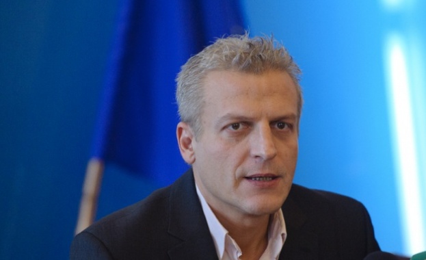 Финансовото министерство да договаря горивата на линейките, иска Москов