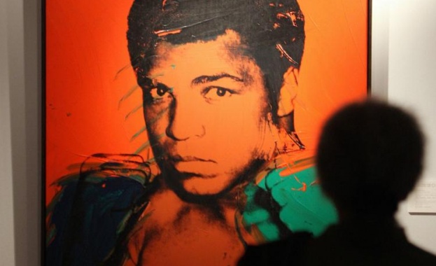 Мохамед Али е приет в болница с пневмония