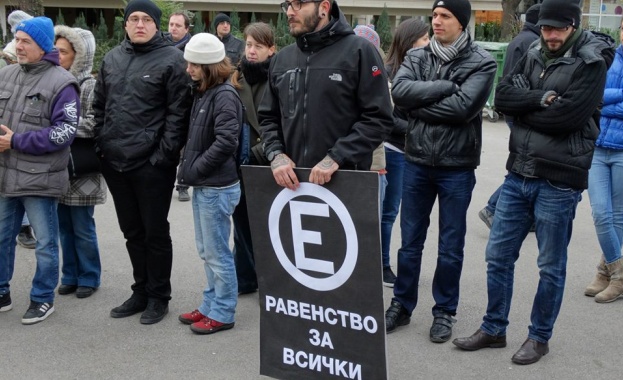 Расистките изказвания прикриват орязване на публични услуги