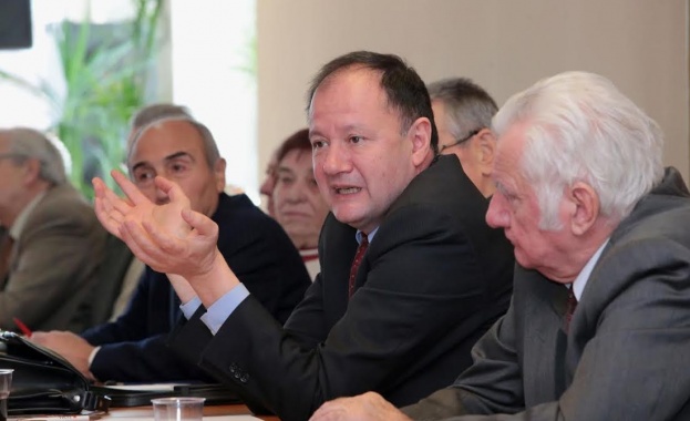 Миков: Ръст от 0.8% крие неувереност на правителството в икономическото развитие на страната