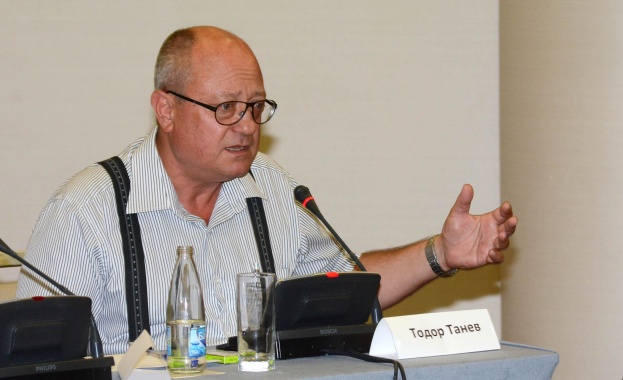 Тодор Танев събира социални, МВР и ДАНС да борят насилието над учители