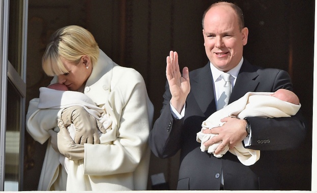 Принц Албер и принцеса Шарлен представиха близнаците си 