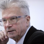 Руският писател Лимонов: Нападението в Париж е наказание за аморалната низост
