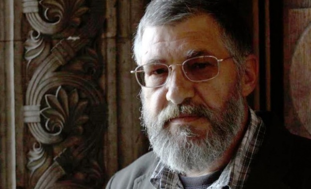 Деян Енев: На какво ви прилича Je suis, ако го напишем слято?