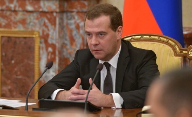 Медведев: Имаме право да искаме връщането на украинския заем предсрочно