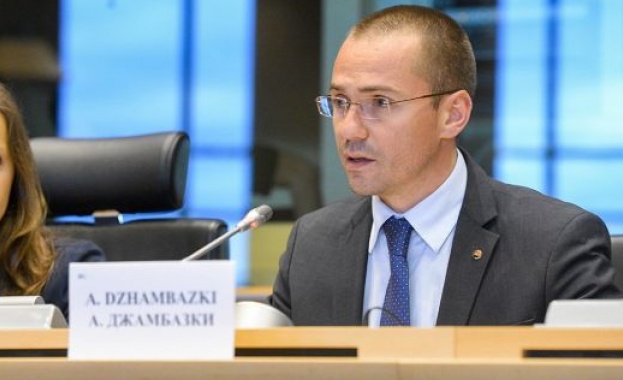 Разпитват Джамбазки за расистките му обиди в Страсбург