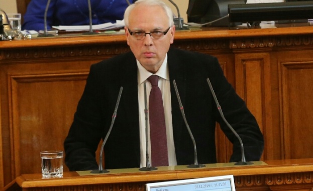 Велизар Енчев ще гласува против конституционните промени