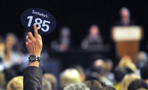 Картина на Рене Магрит изобразяваща слабо осветен уличен пейзаж е