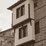 Бетон залива Ковачевица, рушат се уникални къщи 