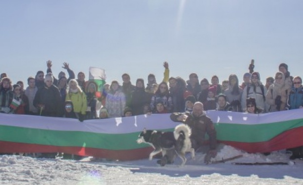 400 души изкачиха Черни връх „по стъпките на Алеко“