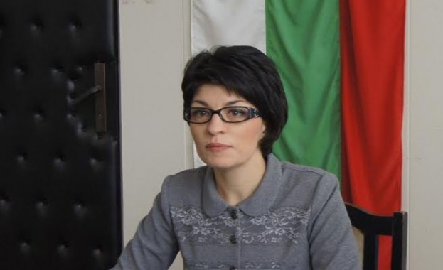 Десислава Атанасова: Сега е важно да се мобилизираме като общество Десислава Атанасова: Сега е важно да се мобилизираме като общество
