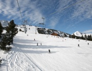 Атрактивно спускане и празнична програма бележат началото на зимния сезон в Банско днес