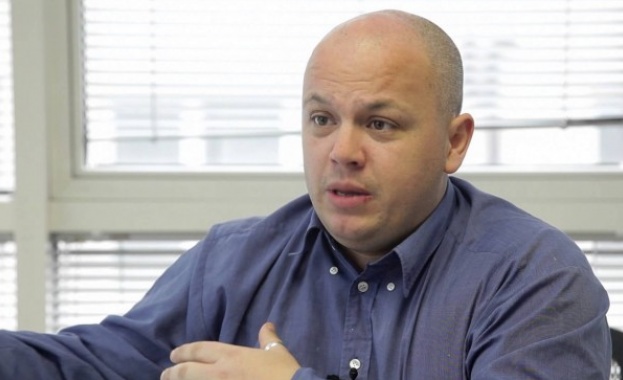 Симов: Българският посланик в САЩ да бъде спешно отзован като дипломат