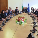 Не си потърквайте ръцете за излишъка