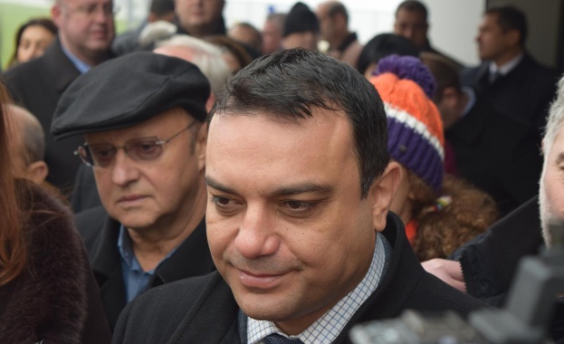 Отлагат концесията на две летища за новото правителство 