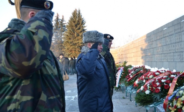 В Санкт Петербург разказваха спомени за блокадата и почетоха паметта на жертвите