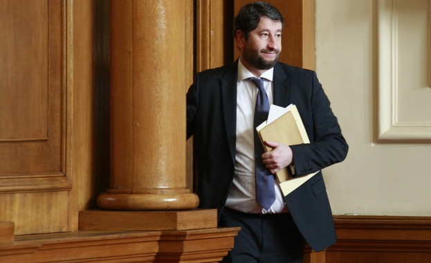 Хр. Иванов: До средата на януари трябва да са налице убедителни промени в конституцията