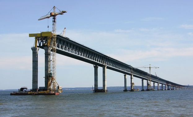 Русия започва строеж на мост към Крим