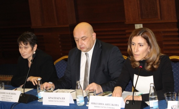 Ангелкова: Изоставаме значително в развитието на планинския туризъм