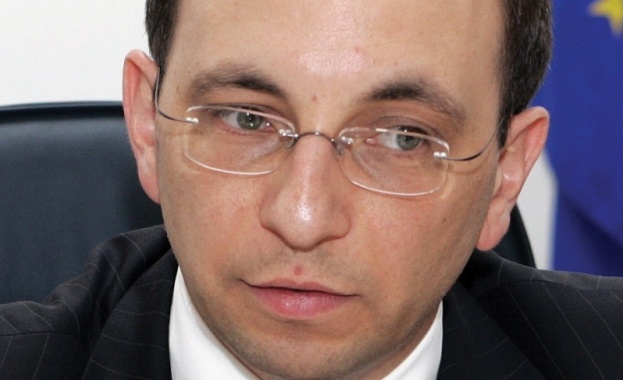 Н. Василев: Не трябва да се вадят пари от частните фондове