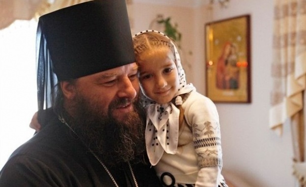 Епископ Лонгин: Проклетите САЩ искат да видят как православни християни се убиват едни други