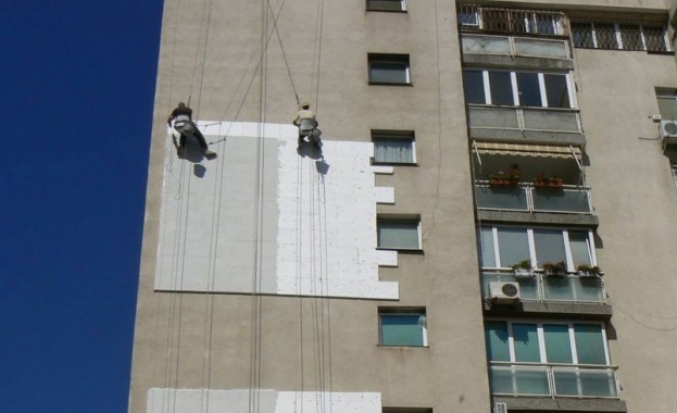 Министър Нанков разпореди проверки по сигнали за проблеми в санирани сгради