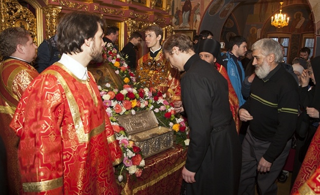 За пет дни пред мощите на Свети Димитър Солунски в Москва се поклониха повече от 20 хил. вярващи