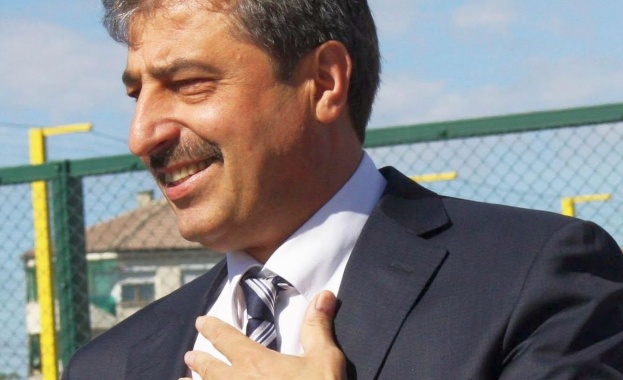 Цветан Василев продал стъкларския завод в Сърбия