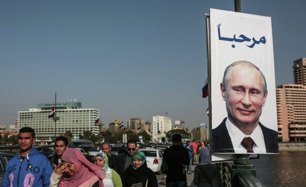 Египет посреща Путин с руски знамена и плакати с лика на президента