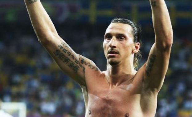 Татуировки с кауза: Ибрахимович изписа на тялото си имената на 50 гладуващи деца