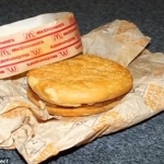 Австралийци се хвалят с 20-годишен бургер от McDonald's