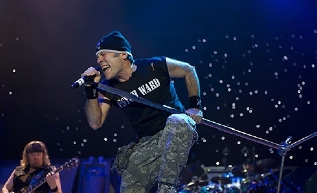 Вокалът на Iron Maiden се бори с рака 