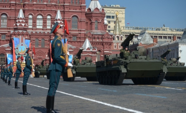 На парада на 9 май в Москва ще бъде представена само нова военна техника