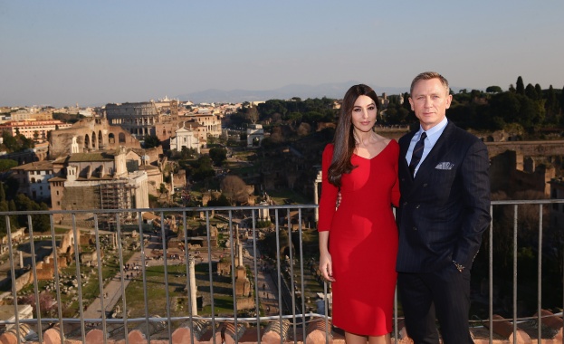 Белучи се чувства стара за Bond Girl