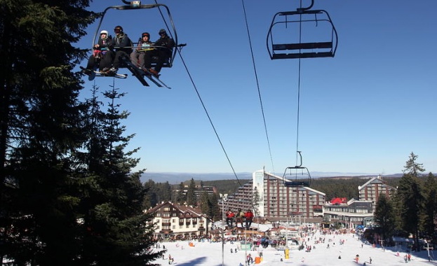 Три санкции заради падналото от лифта дете