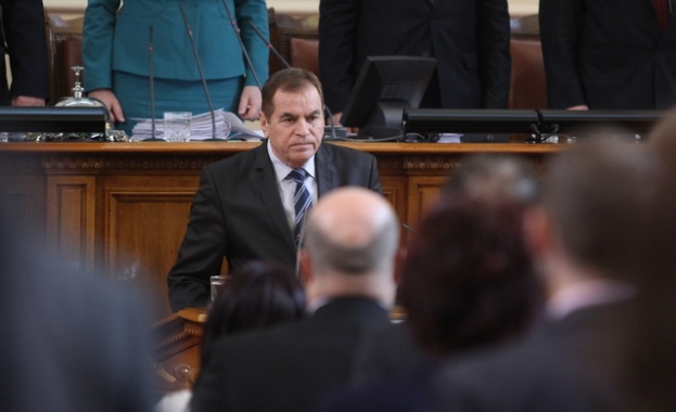 Дончо Баксанов седна на депутатския стол на Стоян Тонев 