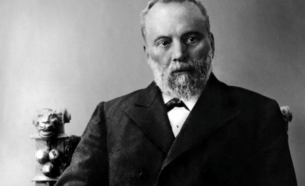 Петко Каравелов пада от власт заради заем