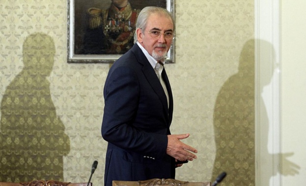 Местан: Тривиалните позиции на вътрешния министър за Украйна не са достатъчни
