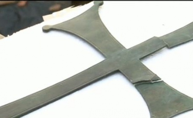 Кръст на 1 500 г. намериха в Сандански