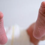 Българско бебе стана сензация във Великобритания с рождената си дата