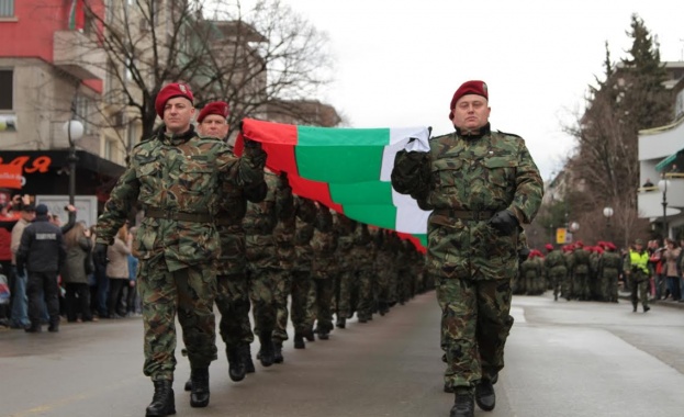 Националният флаг поведе шествието на старозагорци към Самарското знаме